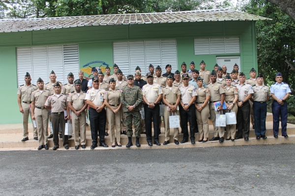 Visita en el CESMET, de la XXXVI Promoción de la Especialidad en Comando y Estado Mayor Conjunto.